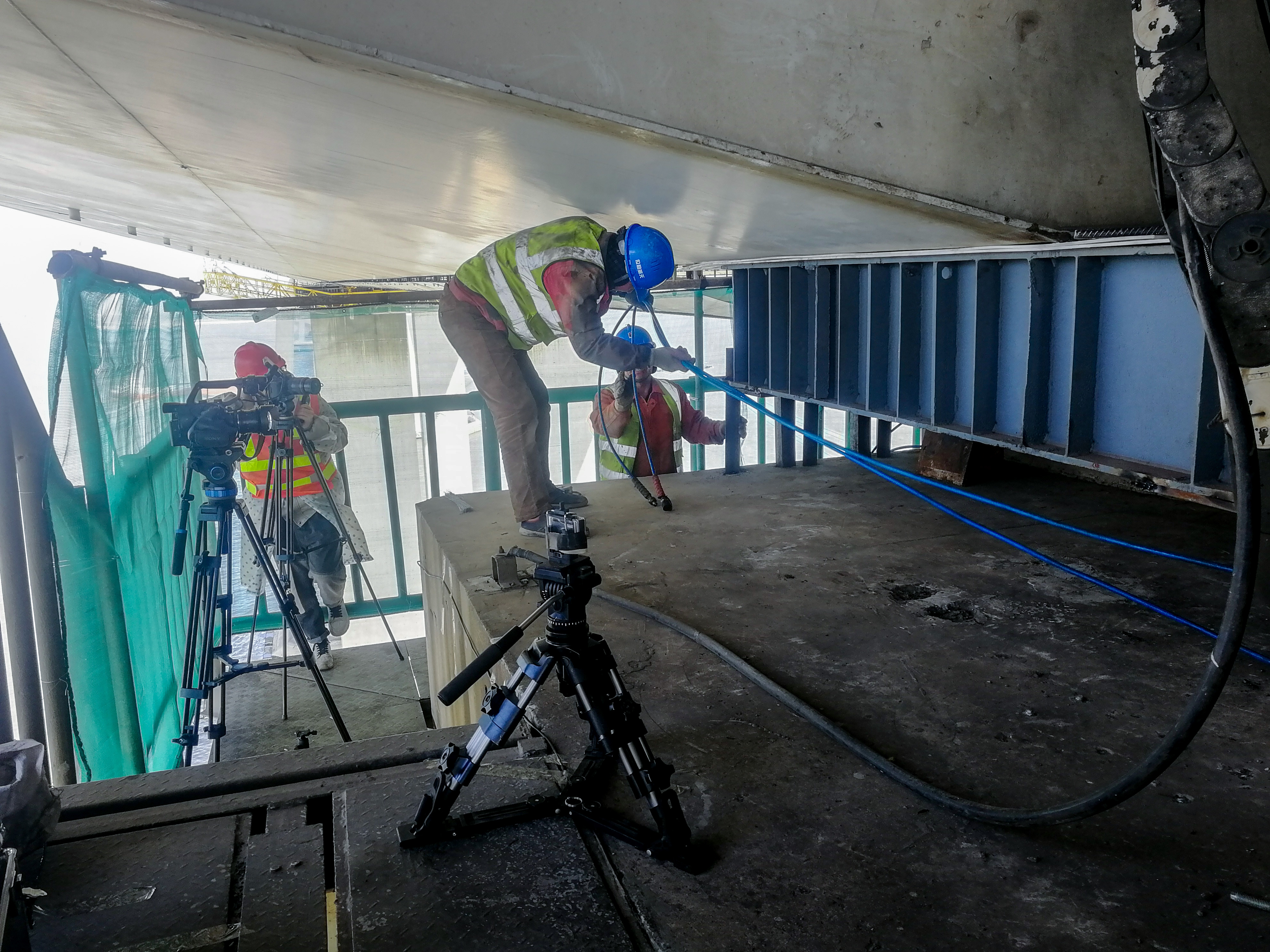 苏通大桥支座维修工程