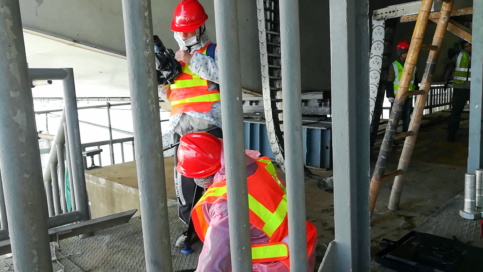 苏通大桥支座维修工程