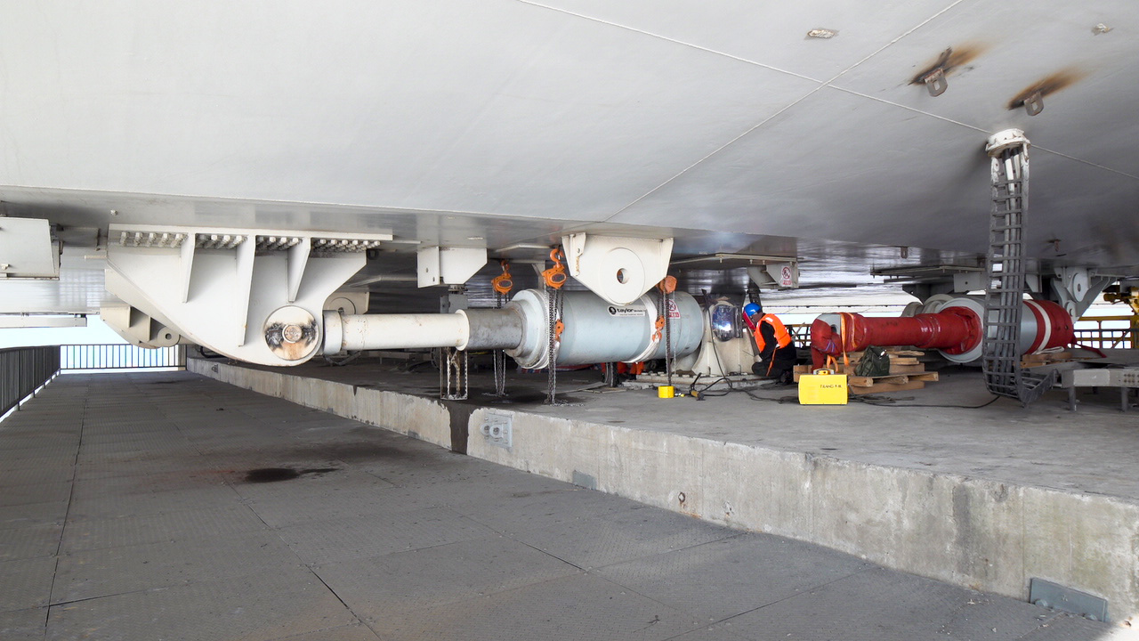 苏通大桥支座维修工程