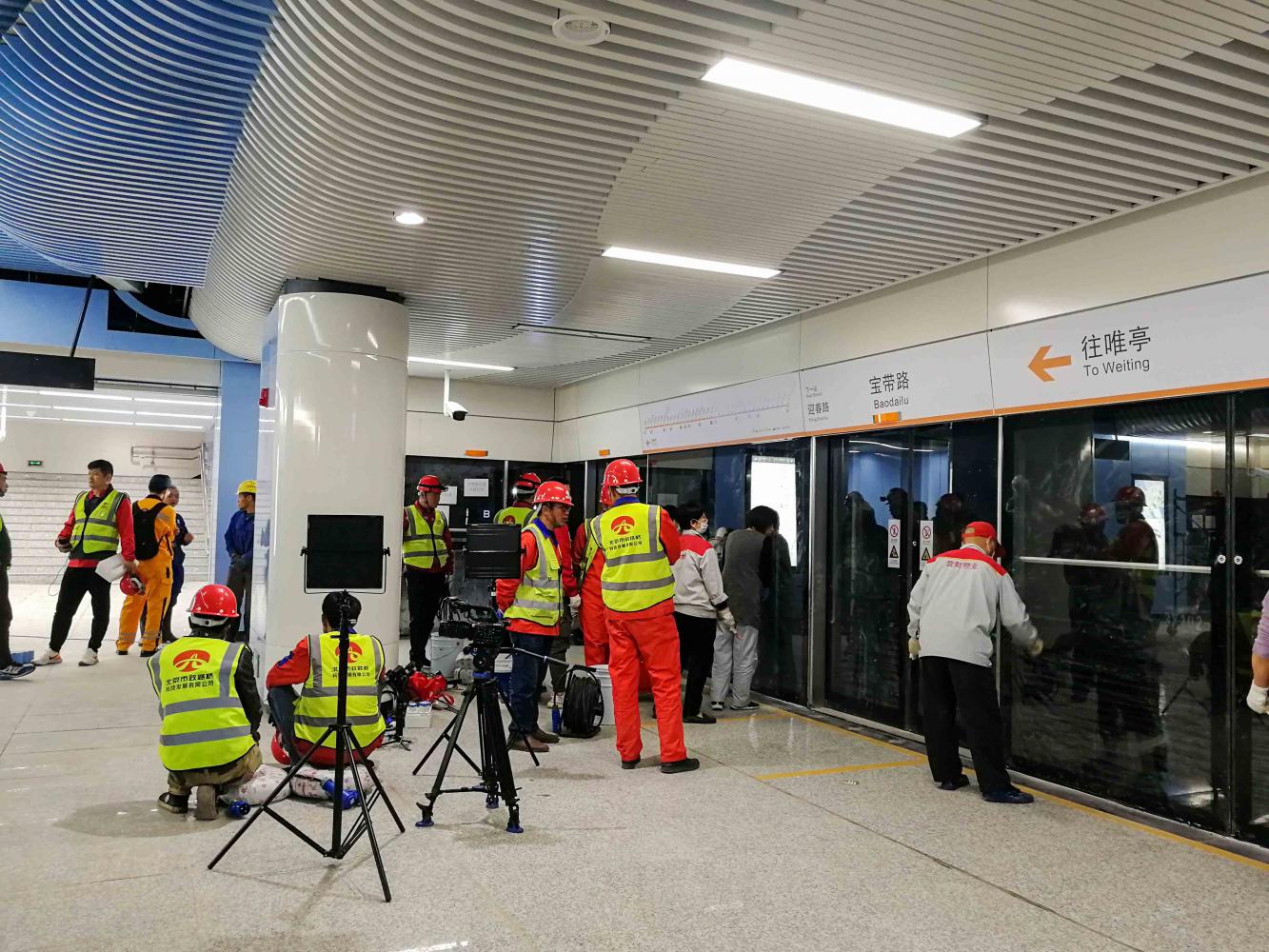 江阴邦辉地铁站内产品施工